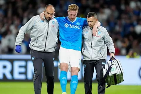 تكللت بالنجاح.. نابولي يعلن خضوع دي بروين لعملية جراحية